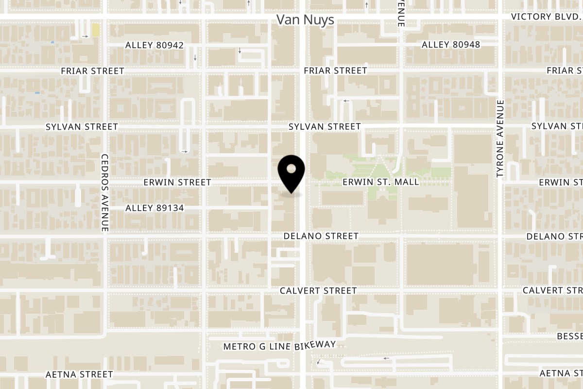 Map showing the location of The Great White Hut Van Nuys on 6235 Van Nuys Blvd in Van Nuys